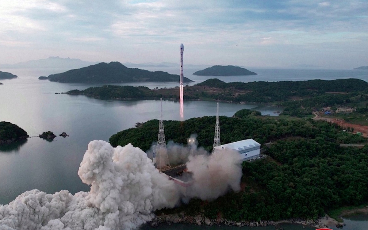 Nhà lãnh đạo Triều Tiên ca ngợi vệ tinh do thám là 'người bảo vệ không gian'